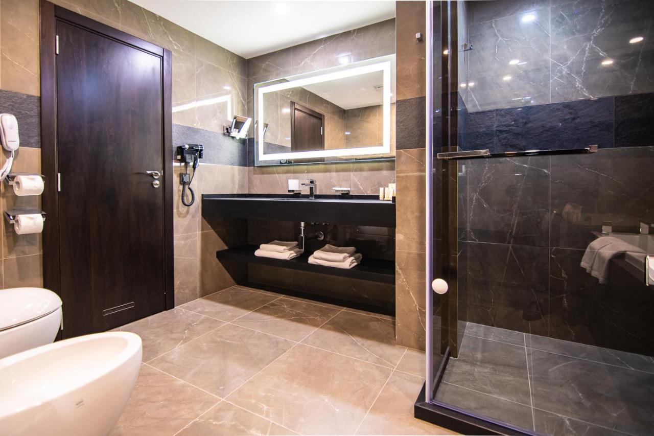 Exclusive Room King-size bed