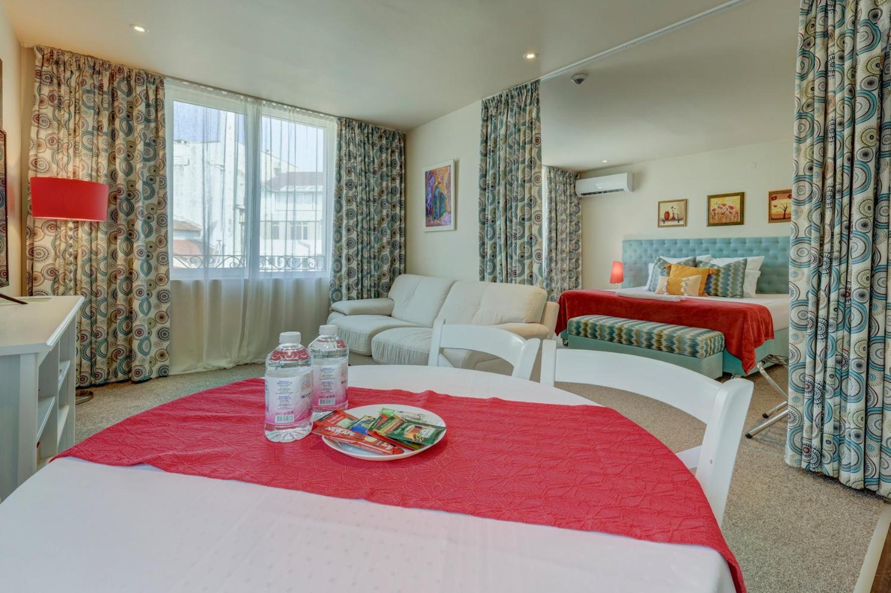 Deluxe King Suite