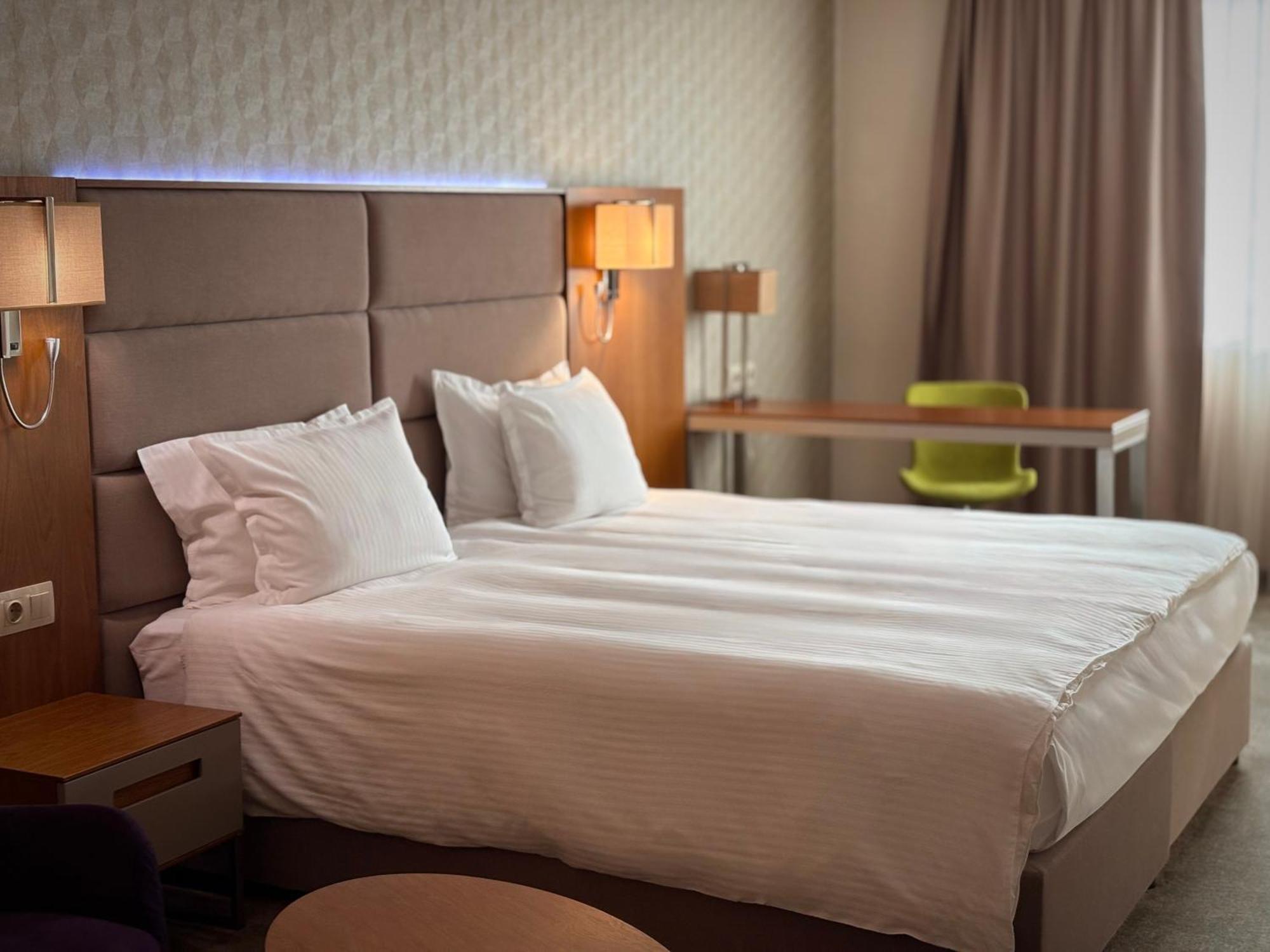 Executive Room 1 King Bed 39 Sqm Wifi Central Air Conditioning Shower