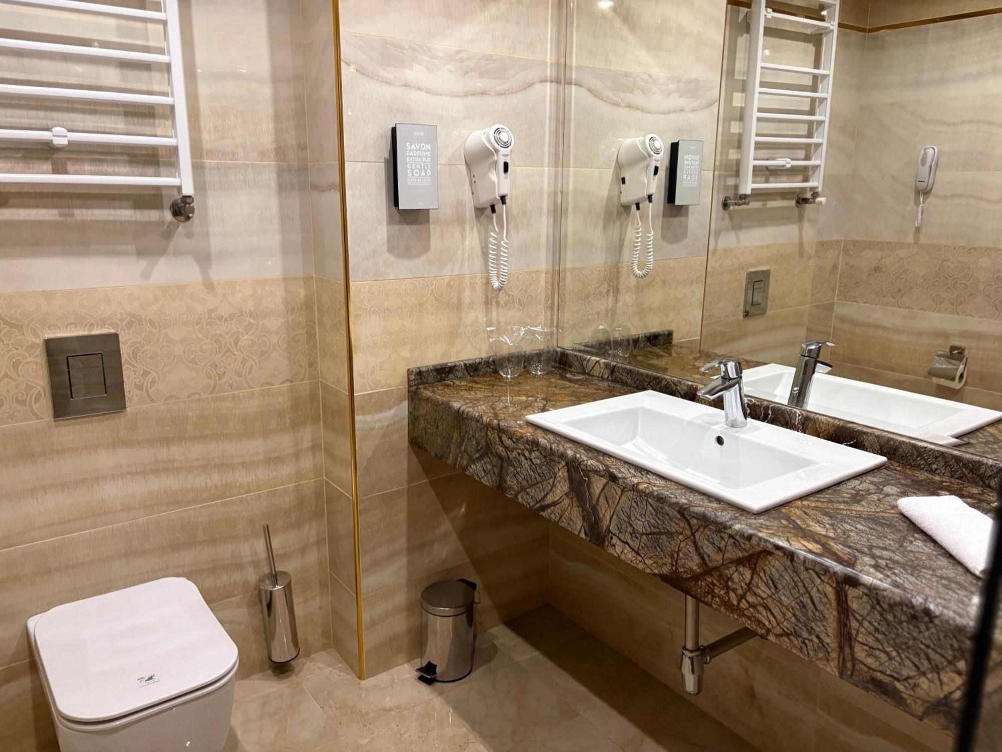 Standard Room 2 Single Beds 25Sqm Wifi Shower