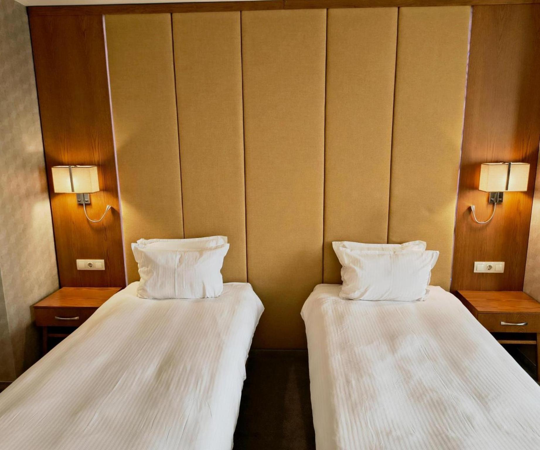 Standard Room 2 Single Beds 25Sqm Wifi Shower