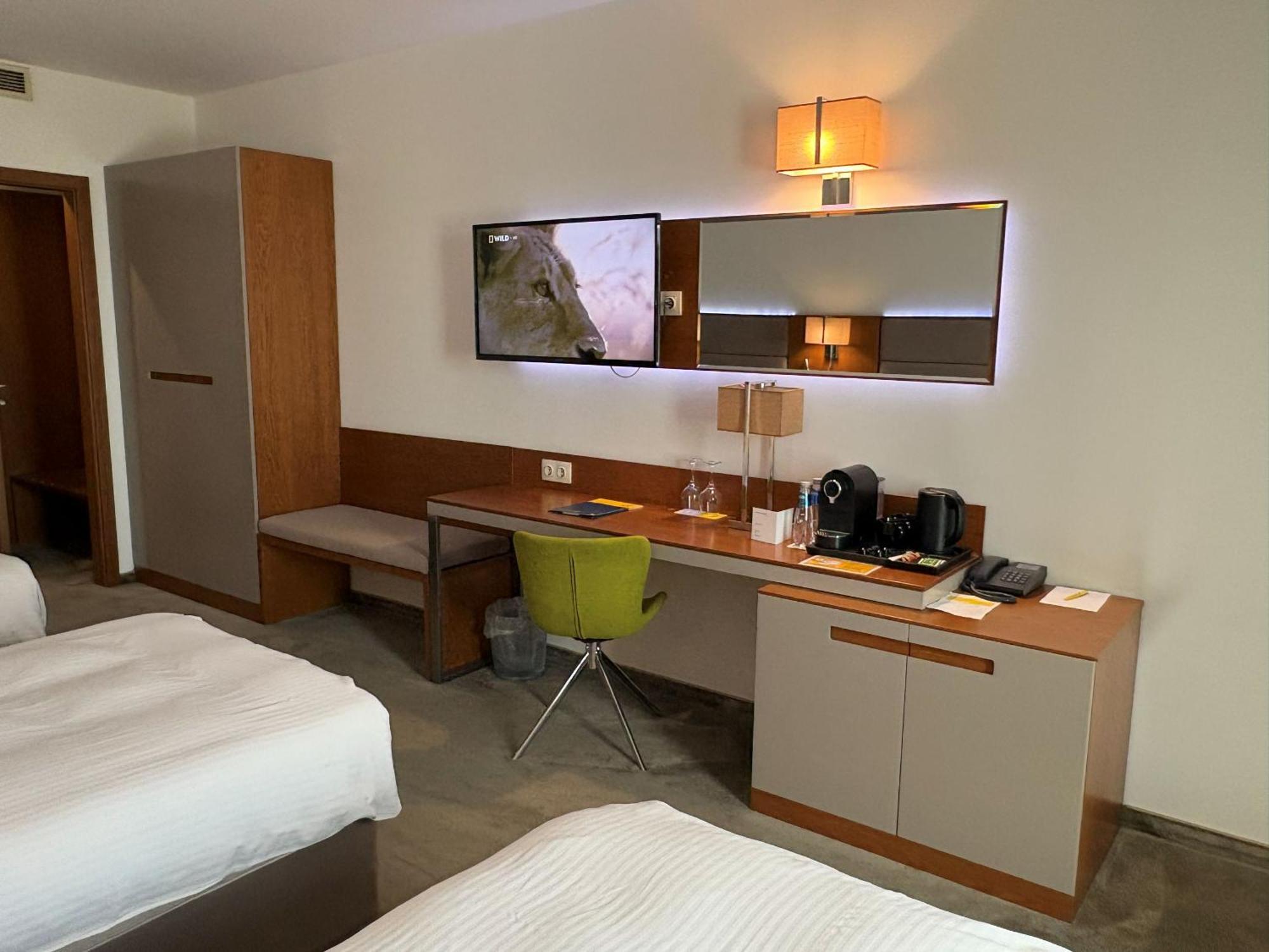 Standard Room 3 Single Beds 33 Sqm Wifi Central Air Conditioning Shower