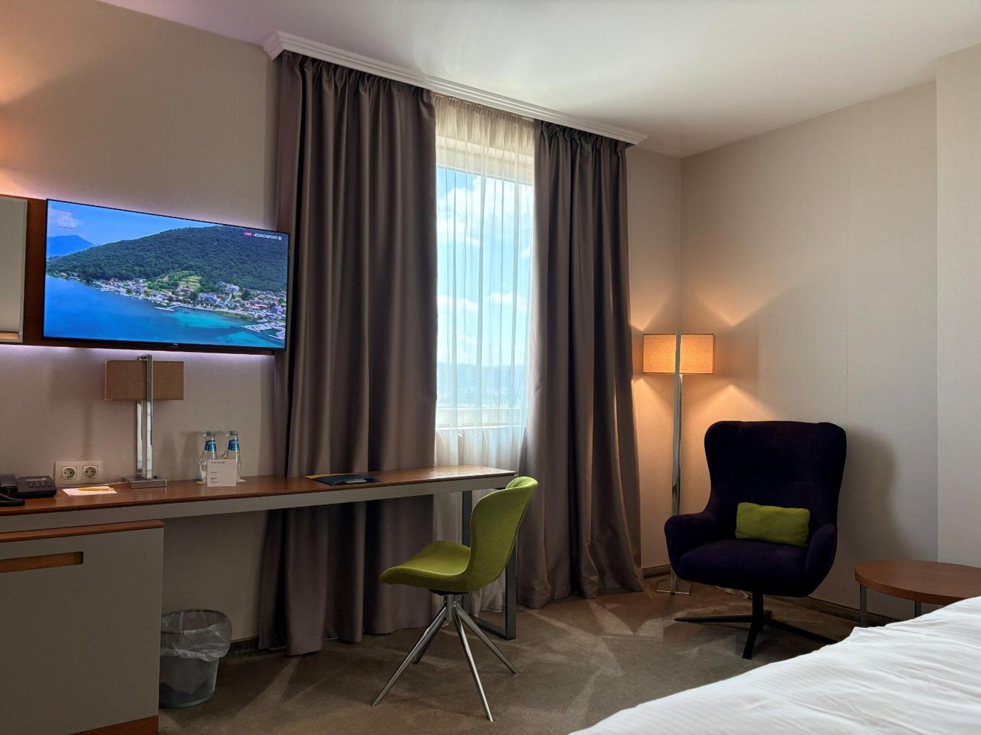Standard Room 1 King Bed 25 Sqm Wifi Central Air Conditioning Shower