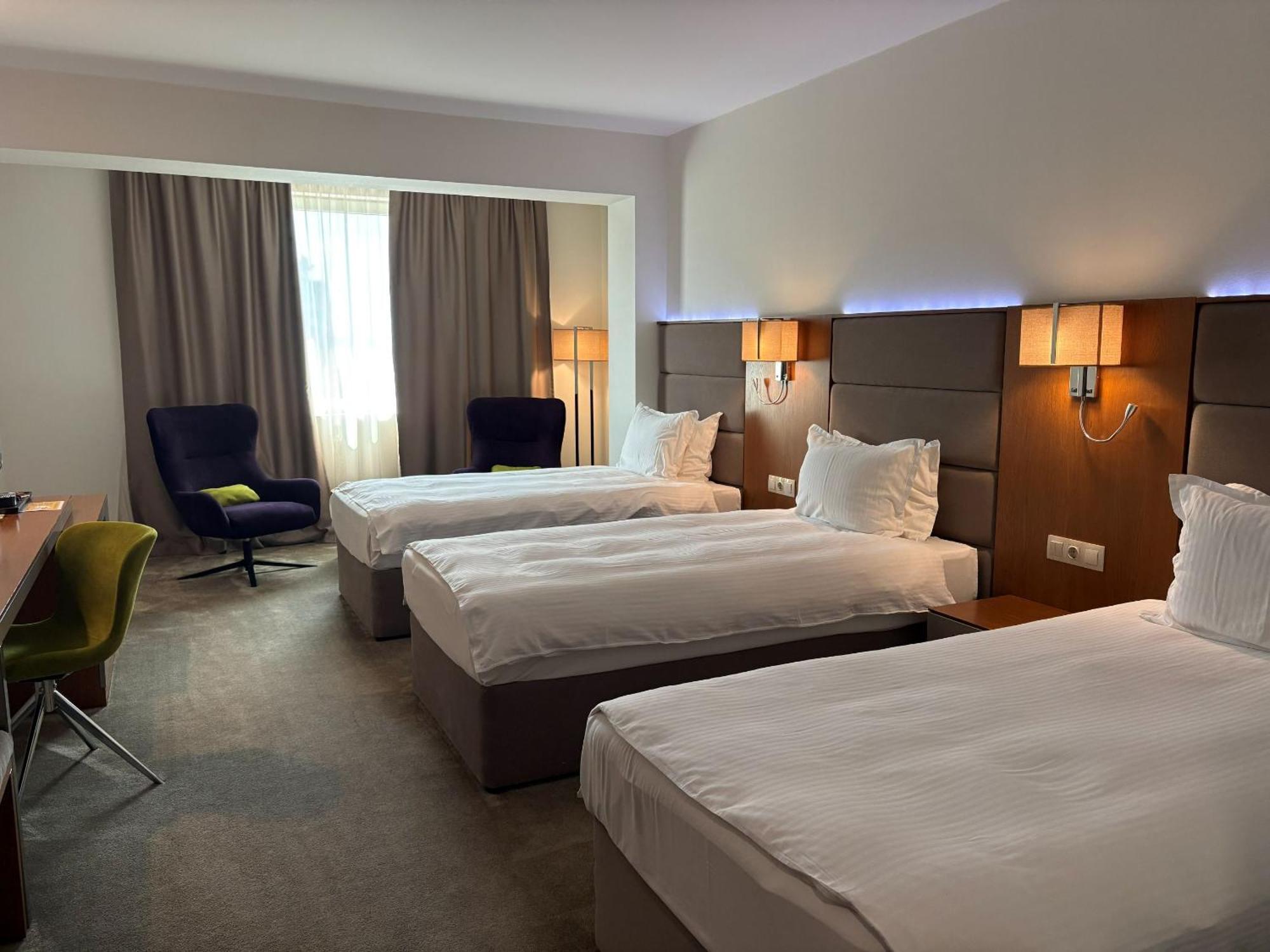 Standard Room 3 Single Beds 33 Sqm Wifi Central Air Conditioning Shower