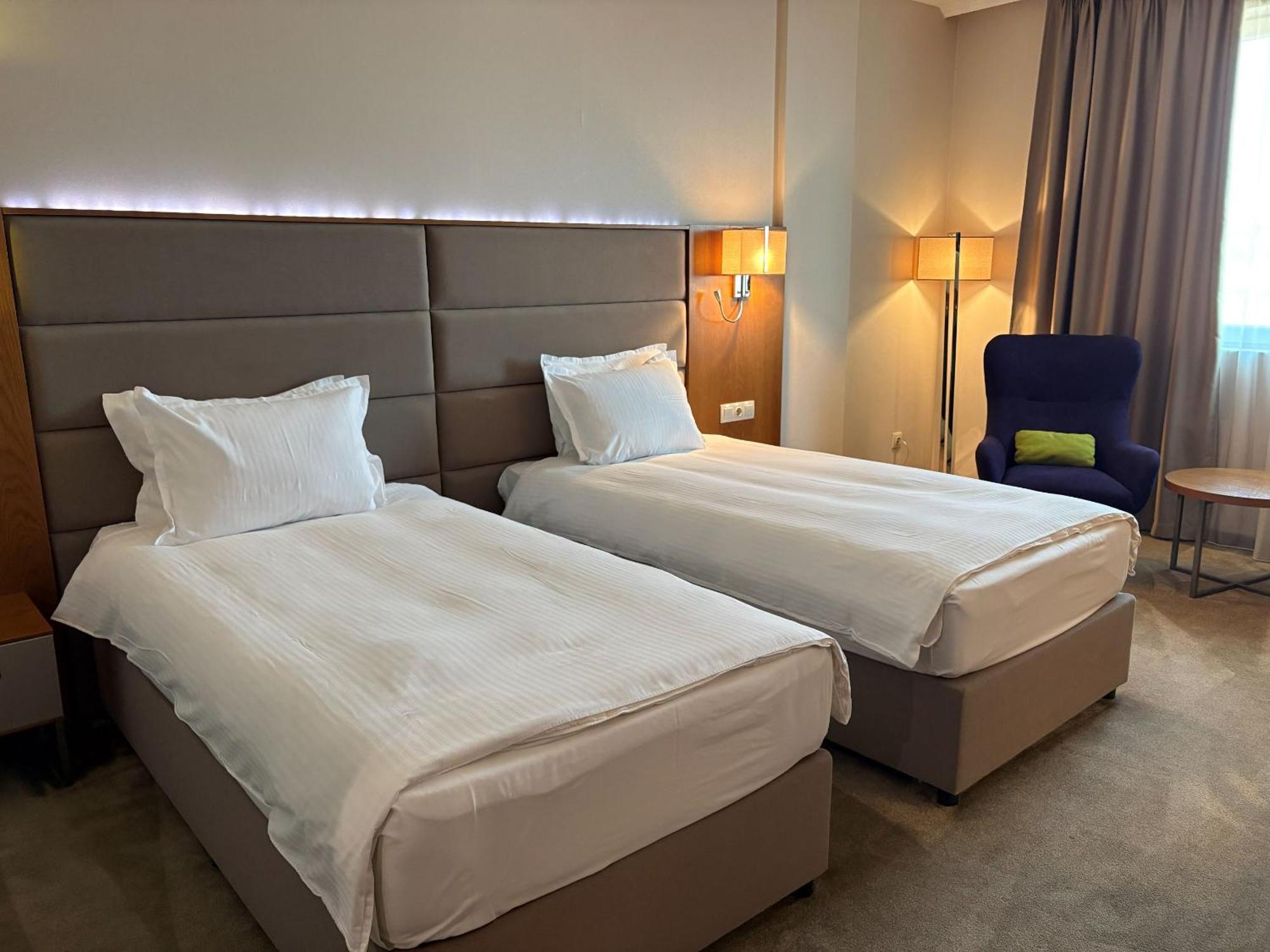 Standard Room 2 Single Beds 25Sqm Wifi Shower
