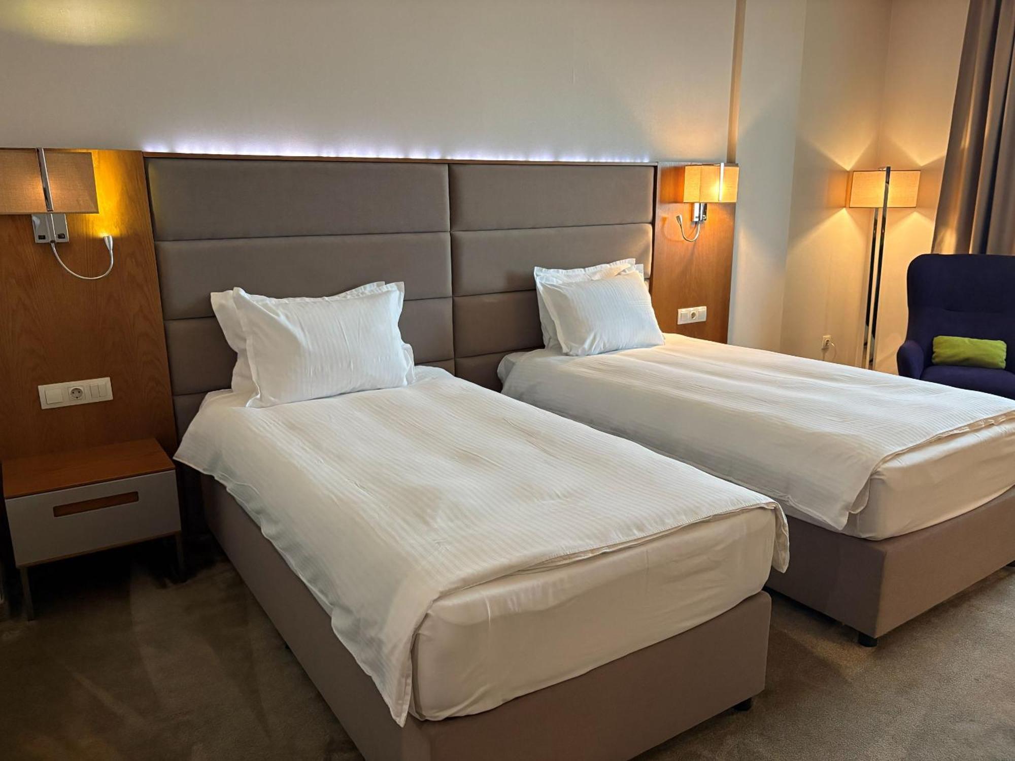 Standard Room 2 Single Beds 25Sqm Wifi Shower