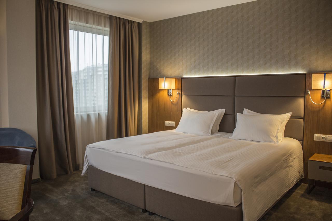 Standard Room 1 King Bed, 25 Sqm, Free Wifi, Central Air Conditioning, Shower